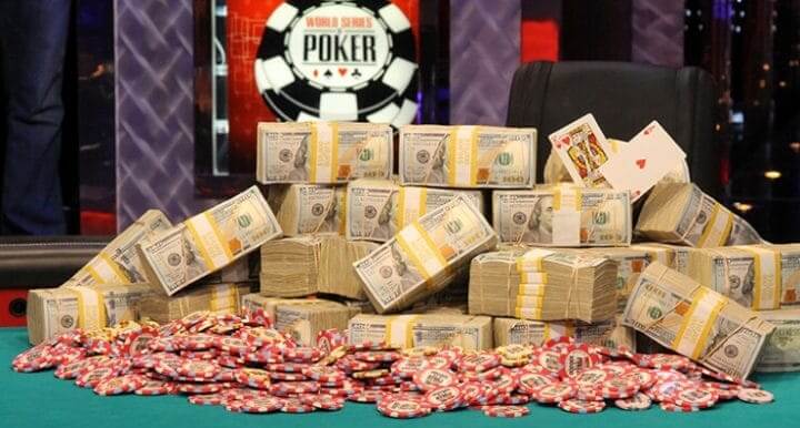 wsop-2013-main-event-cash-chips-table-scaled-1